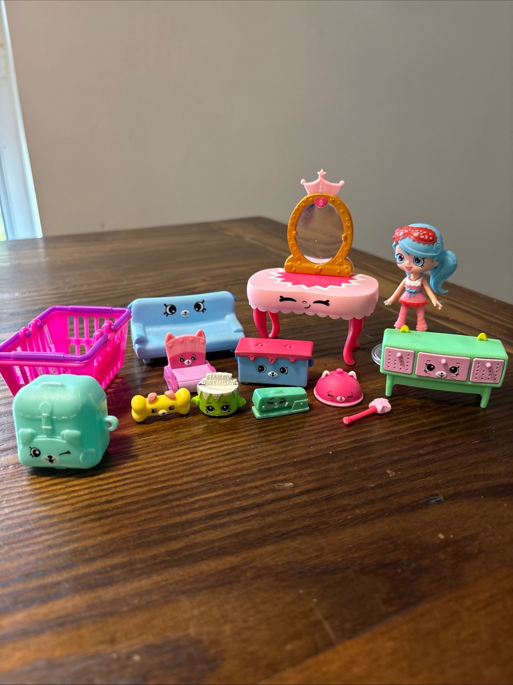 Shopkins Lot Doll Accessories Furniture Playset Bundle 🛍️✨